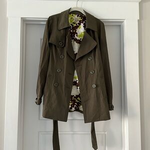Khaki green trench coat. No visible flaws. Size xs.